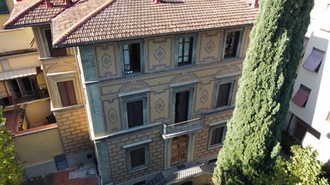 Property building, Day