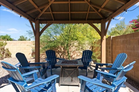 Desert Retreat - Pool - Fire Pit - Family Games House in Surprise