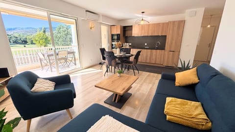 Living room, Seating area, Dining area, stove
