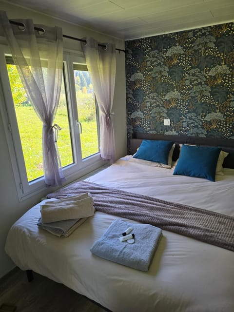 Bed, Photo of the whole room