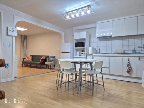 Communal lounge/ TV room, Kitchen or kitchenette, Kitchen or kitchenette, Seating area, Dining area