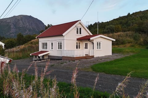 Property building, Natural landscape, Mountain view, Parking