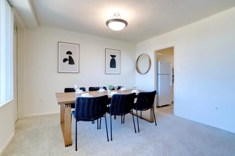 Seating area, Dining area