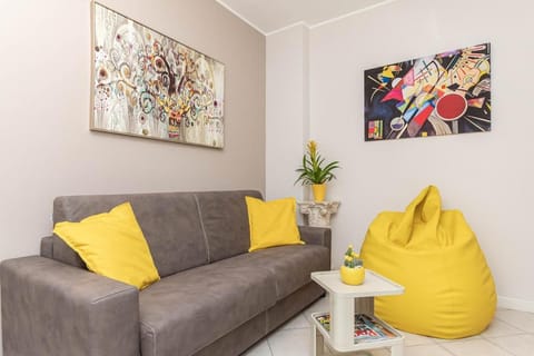 Living room, Decorative detail, Seating area