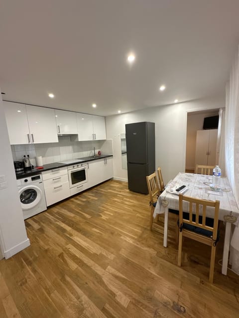 Kitchen or kitchenette, Dining area, dishwasher, oven, stove, toaster