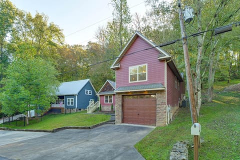 Walk to Marina Center Hill Lake Home with Hot Tub House in Center Hill Lake