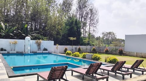 Patio, Spring, Day, Natural landscape, Garden, Garden view, Pool view, Swimming pool, sunbed