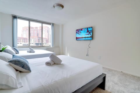 Bed, TV and multimedia, Bedroom, towels