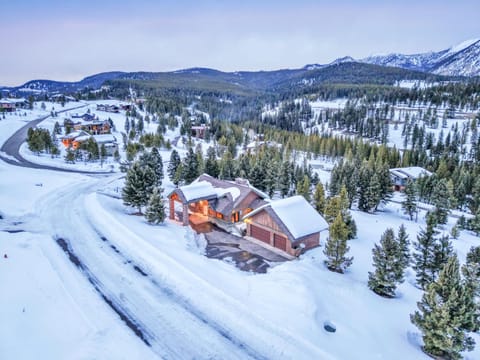 Big Sky Chalet Private Hot Tub plus Mountain Views House in Big Sky