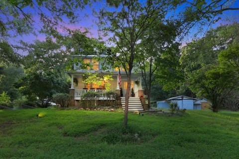 Badby Wood Farmhouse - Charming 3BR 3BA Wine Country Getaway House in Shenandoah Valley