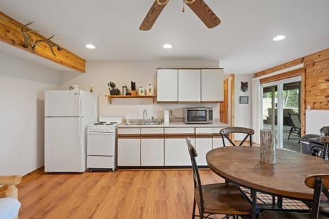 Lakeside Lodge Retreat House in Michigan