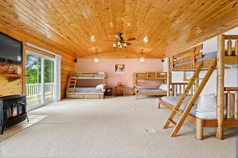 Lakeside Lodge Retreat House in Michigan