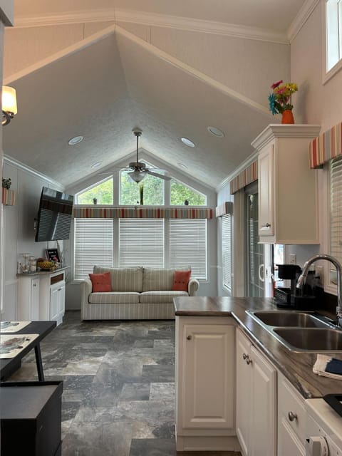 TV and multimedia, Kitchen or kitchenette, Dining area, pet friendly