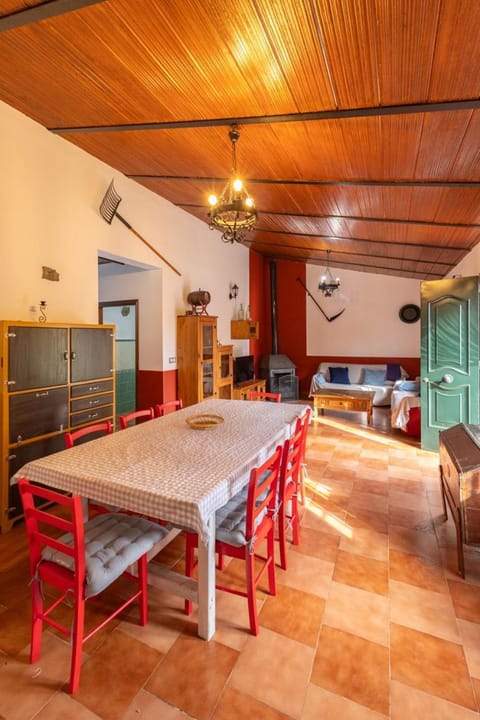 Living room, Dining area, fireplace