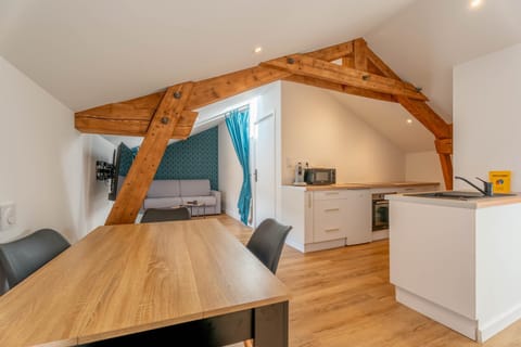 Kitchen or kitchenette, Dining area, pet friendly, stove, toaster