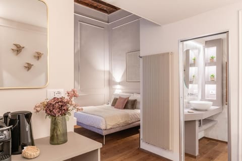 Bed, Bathroom, Photo of the whole room, Bedroom