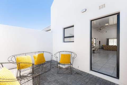 Patio, Day, Seating area