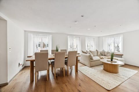 Living room, Seating area, Dining area, Food