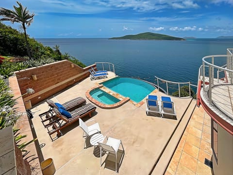 Villa Vista Oceanfront 4BR - Infinity Pool - Views House in Virgin Islands (U.S.)