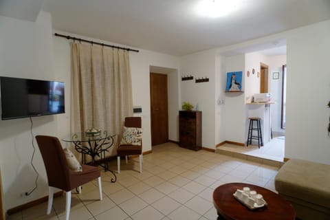 Communal lounge/ TV room, TV and multimedia, Living room, Seating area, Dining area