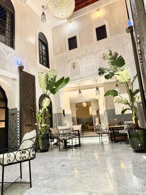 Property building, Patio, Restaurant/places to eat
