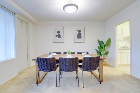 Seating area, Dining area