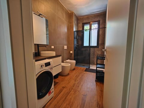 Shower, Toilet, Bathroom, washing machine, dryer