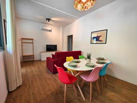 TV and multimedia, Living room, Dining area