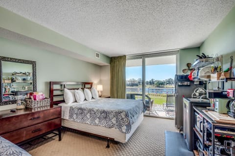 Yacht Club Villas 2-102B Apartment in North Myrtle Beach