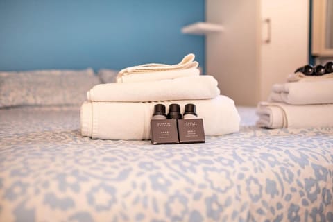 Bedroom, towels