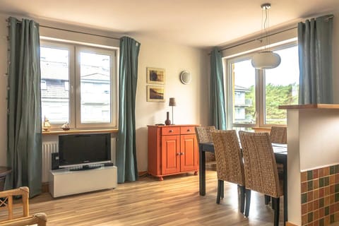 TV and multimedia, Living room, Dining area, internet, internet