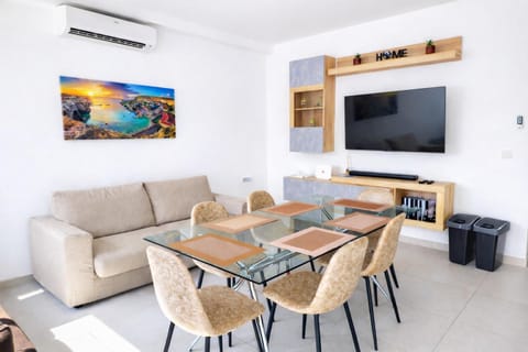 TV and multimedia, Living room, Dining area, air conditioner