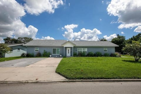 Relaxing Pool Side - Near Fairgrounds House in Palmetto