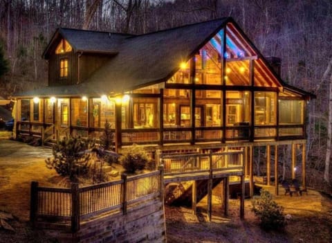Blue Creek Lodge, Mtn Views, Hot Tub, Game Room House in Union County