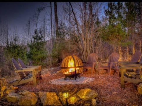 Blue Creek Lodge, Mtn Views, Hot Tub, Game Room House in Union County