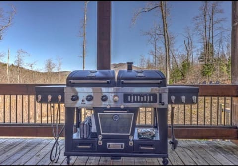 Blue Creek Lodge, Mtn Views, Hot Tub, Game Room House in Union County