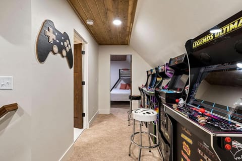 Moody Moose Manor - Sauna - Hot Tub - Arcade House in Idaho