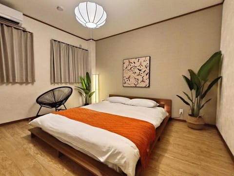 Photo of the whole room, Bedroom