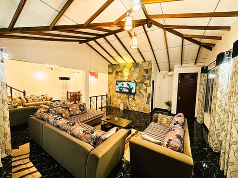 Communal lounge/ TV room, TV and multimedia, Living room, Seating area