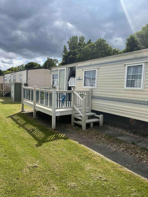 Property building, Day, Garden, Garden view