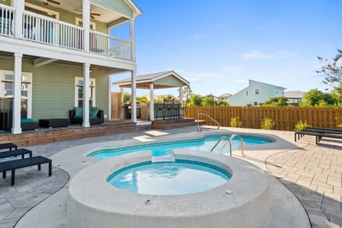 Lazy Palms- Private pool Pet friendly WIFI House in Mexico Beach