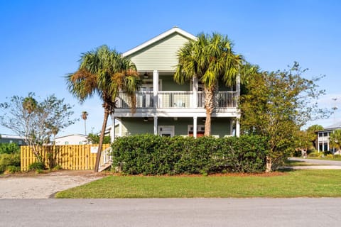 Lazy Palms- Private pool Pet friendly WIFI House in Mexico Beach
