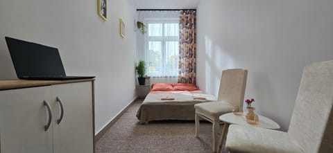 Bed, Photo of the whole room, Seating area, Bedroom