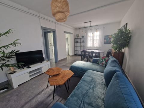 Communal lounge/ TV room, Living room, Seating area, Dining area