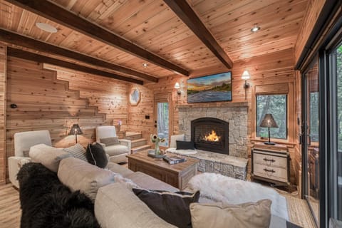Songbird Cabin at Chambers by Tahoe Getaways - Pet-Friendly 2 BR with HOA Access Cabin in Homewood