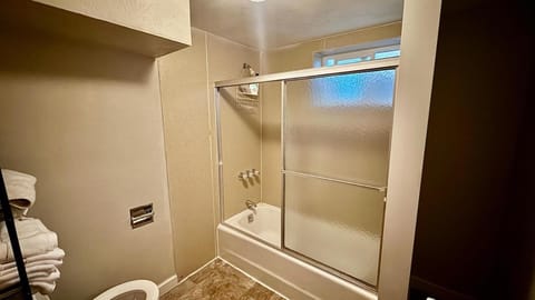 Spacious 4BR Retreat Near Idaho Falls Airport House in Idaho Falls