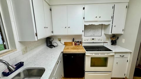 Spacious 4BR Retreat Near Idaho Falls Airport House in Idaho Falls