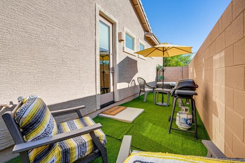 Mtn Views and Private Hot Tub Buckeye Getaway House in Goodyear