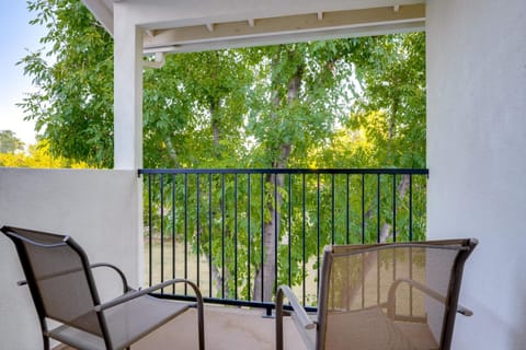 Sports Courts On-Site! Couples Escape in Tempe Apartment in Tempe