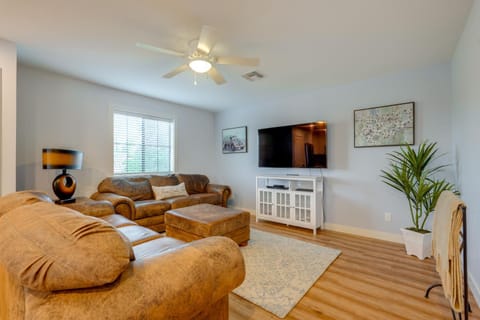 Sports Courts On-Site! Couples Escape in Tempe Apartment in Tempe